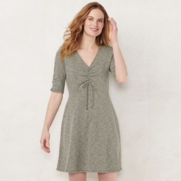 LC Lauren Conrad Dresses & Skirts - LC Lauren Conrad Gingham Fit & Flare Ruched Dress